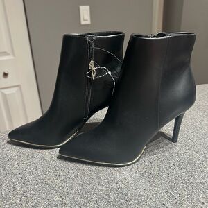 NEW Marc Fisher Sleek Black Heeled Boots -Size 7